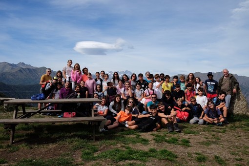 Dai banchi alle tende: la scuola media di Pettinengo in gita alla Brughiera Dai banchi alle tende: la scuola media di Pettinengo in gita alla Brughiera