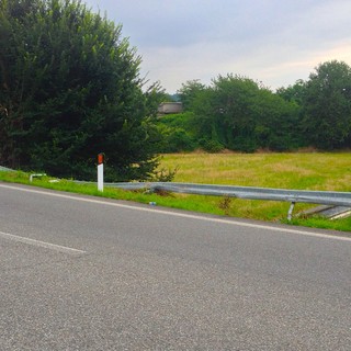 Pollone, perde il controllo dell'auto e finisce contro il guardrail, foto archivio Pollone, perde il controllo dell'auto e finisce contro il guardrail, foto archivio