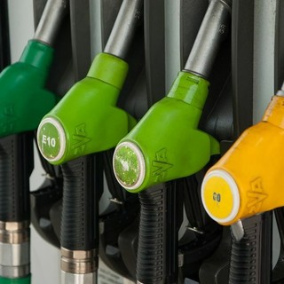 Caro carburanti, Eni conferma il tetto ai prezzi fino alla fine anno (foto di repertorio)