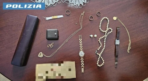 Dal Nord Ovest - Finto poliziotto di 26 anni si fa aprire la porta di casa da un anziano e lo rapina