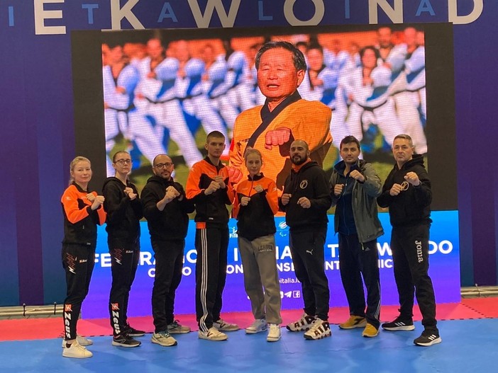 La ASD New Generation Taekwondo chiude l'anno con nuovi allenatori e IV Dan La ASD New Generation Taekwondo chiude l'anno con nuovi allenatori e IV Dan