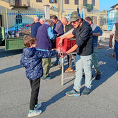 Benna, gli Alpini portano la castagnata nelle scuole del paese Benna, gli Alpini portano la castagnata nelle scuole del paese