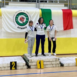 Gara di tiro con l'arco nella palestra di Verrone