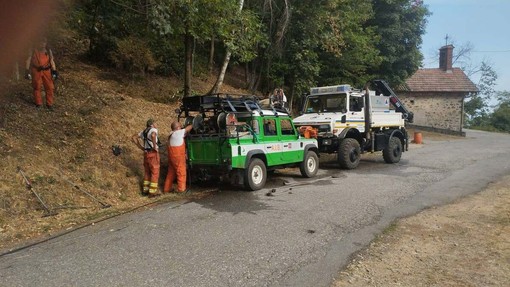 Valsessera, si attenua l'incendio sul fronte biellese: volontari nelle aree sensibili - Foto AIB Giaveno Valsessera, si attenua l'incendio sul fronte biellese: volontari nelle aree sensibili - Foto AIB Giaveno