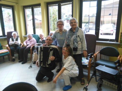 Ronco: Musica e allegria per gli ospiti di Sereni Orizzonti