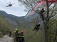 Si impiglia col parapendio su un albero: soccorsa a Occhieppo Superiore - Immagine generata con l'ia Si impiglia col parapendio su un albero: soccorsa a Occhieppo Superiore - Immagine generata con l'ia