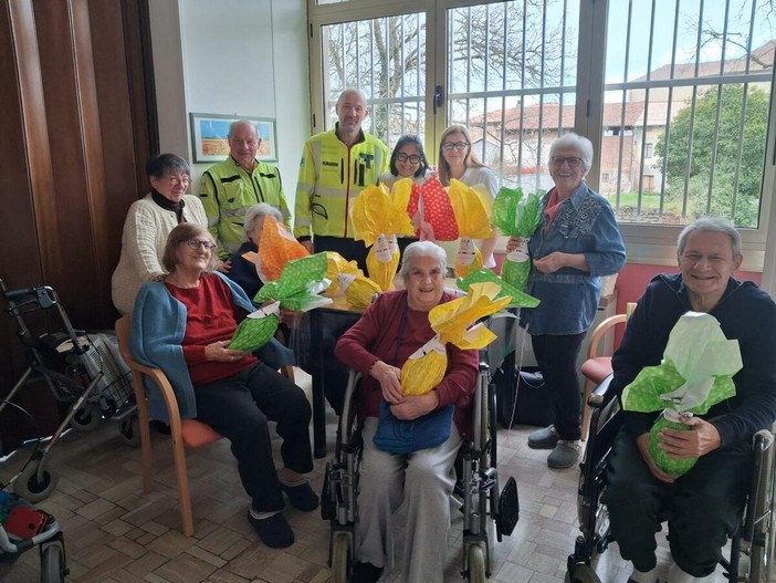 La Croce Verde Biellese dona le uova di Pasqua in RSA