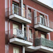 Chiavazza, un lettore: "Palazzina andata a fuoco abbandonata". Atc: "Ripristino in corso" Chiavazza, un lettore: "Palazzina andata a fuoco abbandonata". Atc: "Ripristino in corso"