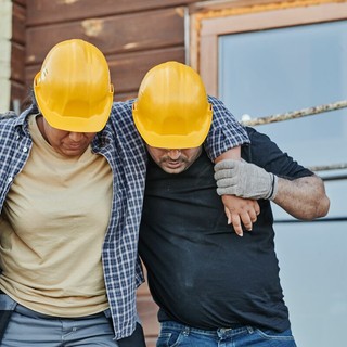 Infortunio sul lavoro, cosa fare nelle prime 48 ore per non compromettere la richiesta di risarcimento