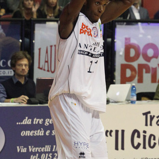 Basket - A Trieste Raymond fa 30 di valutazione