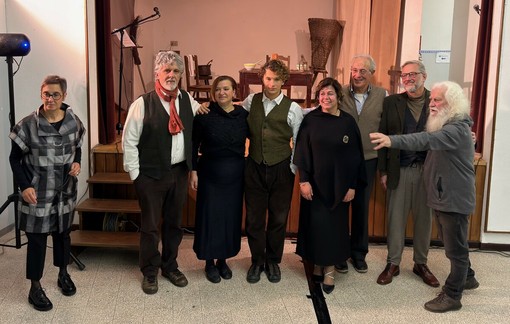 Veglio in un documentario alla ricerca dei frammenti della sua storia, serata da tutto esaurito