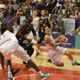 Basket - Sale la febbre del derby, Angelico sogna di espugnare il PalaRuffini Basket - Sale la febbre del derby, Angelico sogna di espugnare il PalaRuffini
