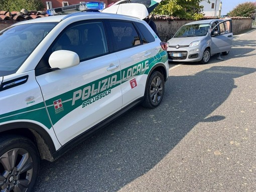 Salussola, Panda contro il muro di un caseggiato: conducente in ospedale Salussola, Panda contro il muro di un caseggiato: conducente in ospedale