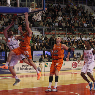 Basket - Angelico ritrova successo e sorriso contro Jesi FOTOGALLERY