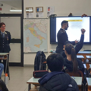 Gaglianico, Polizia Locale e Carabinieri incontrano gli studenti: focus su legalità e bullismo