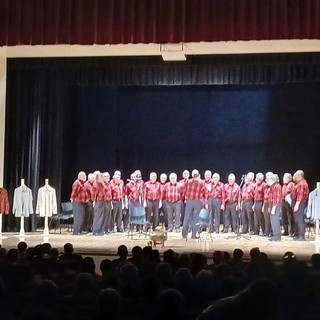Il coro La Campagnola a Cossato alla presentazione di "Solo per una camicia"