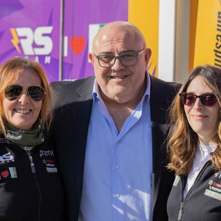 Serena Rodella e Monica Buonamano in compagnia di Francesco Perlini, pluricampione della Parigi-Dakar