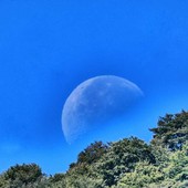 Rosazza: il tramonto della Luna in pieno giorno Rosazza: il tramonto della Luna in pieno giorno