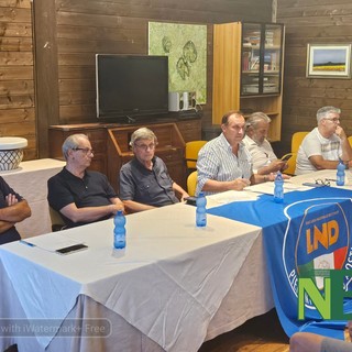 Foschia, terzo da destra. Lanza, primo da sinistra - Foto Alessandro Bozzonetti per newsbiella.it