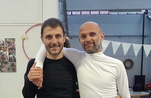 A Biella un Amleto da vivere ad occhi chiusi: il viaggio sensoriale di Storie di Piazza