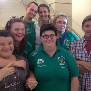 I "delfini" del Team Ability Nicole Orlando, Gloria Magnani e Riccardo Bora con Sara Stabellini, Lella Mossetti e i genitori di Gloria