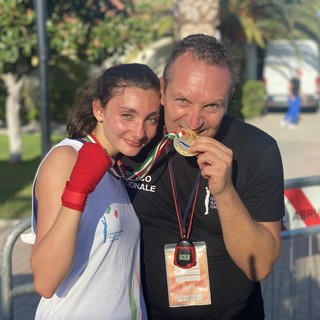 Nelle foto, Matilde Ferraris al momento della proclamazione e con il suo maestro Vincenzo Frascella. In una foto è con il suo maestro e la compagna (quinta agli italiani) Sara Moksiti. Nell'ultima foto Matilde e Sara con il CT della Nazionale giovanile, Valeria Calabrese.