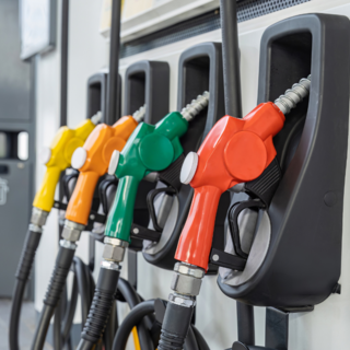 Caro carburante, il gasolio supera i 2 euro: effetti a catena su trasporti, logistica e beni di consumo - Foto di repertorio