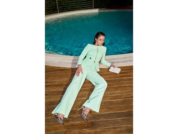 La collezione di tailleur donna Rinascimento unisce stile italiano, comfort e tendenze moda La collezione di tailleur donna Rinascimento unisce stile italiano, comfort e tendenze moda