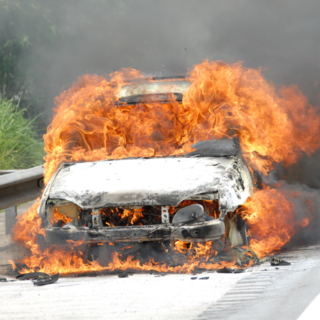 Auto in fiamme nella notte a Cossila, intervengono i Vigili del Fuoco - Foto di repertorio