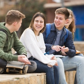 Adolescenza e Nuove dipendenze: due incontri per genitori e comunità educante