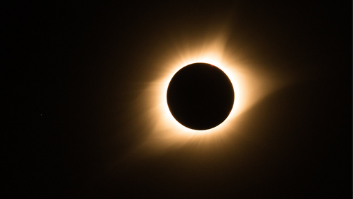 Il Sole si oscura al tramonto: eclissi visibile anche nel Biellese