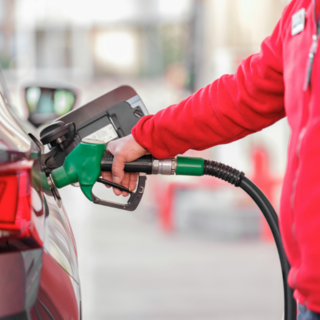 Biella, prezzi più bassi ai distributori ma il carburante è esaurito