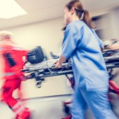 Ambulatori ridotti e carenza di infermieri, cresce la pressione sui pronto soccorso