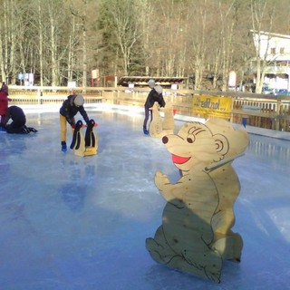Oropa, weekend di bel tempo e neve: molti appassionati sulle piste Oropa, weekend di bel tempo e neve: molti appassionati sulle piste