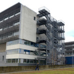 Si getta tra le auto e poi sale sul tetto dell'ospedale di Biella: soccorso un giovane dopo una delicata trattativa (foto di repertorio) Si getta tra le auto e poi sale sul tetto dell'ospedale di Biella: soccorso un giovane dopo una delicata trattativa (foto di repertorio)