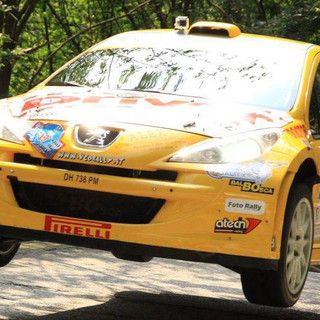 La Peugeot di Giudici-Fatichi (Foto www.rallyfoto.it)