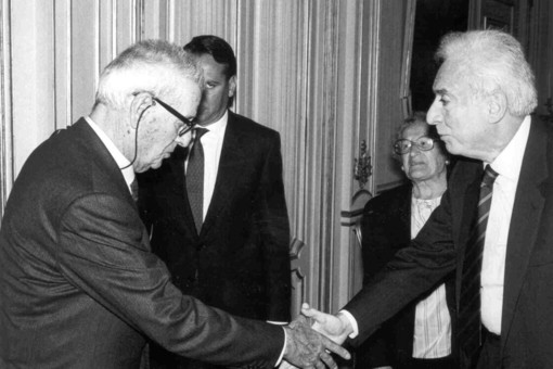 Giorgio Perlasca, l’ umanità e la riservatezza di un giusto, nella foto incontra Cossiga