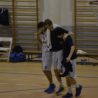 Basket - Cestistica espugna Arona e vede i play off Basket - Cestistica espugna Arona e vede i play off