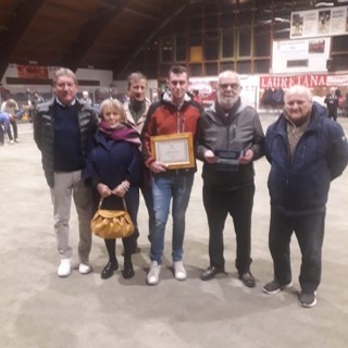 Pivotto e Graziano con i familiari di Rino Lanza, Claudio Boschetto e Paolo Carrera - Foto Federbocce Pivotto e Graziano con i familiari di Rino Lanza, Claudio Boschetto e Paolo Carrera - Foto Federbocce