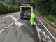 Cinque ore di lavoro per bonificare la strada dal gasolio da Strona a Vallemosso