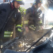 Sandigliano, auto prende fuoco mentre è in marcia, foto archivio