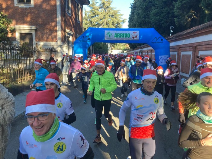 Biella, domenica 14 dicembre torna la Corsa dei Babbi Natale Biella, domenica 14 dicembre torna la Corsa dei Babbi Natale