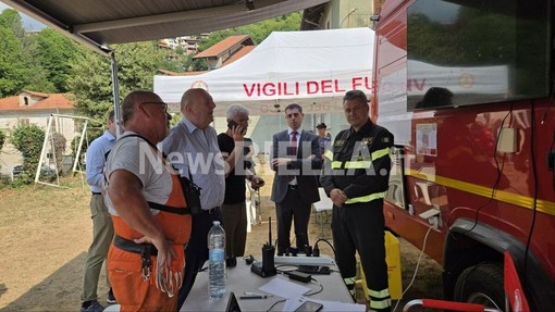 Incendi boschivi, Pichetto Fratin: "Massimo impegno per contenere il fronte al Monte Barone Incendi boschivi, Pichetto Fratin: "Massimo impegno per contenere il fronte al Monte Barone