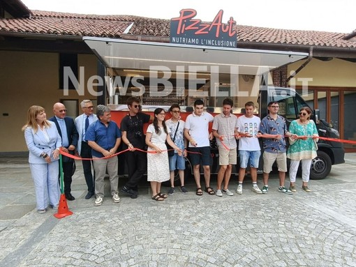 PizzAutoBus Biella è arrivato: presentato a Cascina Oremo il primo food truck di PizzAut PizzAutoBus Biella è arrivato: presentato a Cascina Oremo il primo food truck di PizzAut
