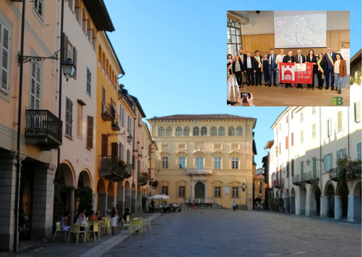 Biella, il Piazzo celebra la sua prima Notte Romantica... musica, letture e il bacio di mezzanotte Biella, il Piazzo celebra la sua prima Notte Romantica... musica, letture e il bacio di mezzanotte