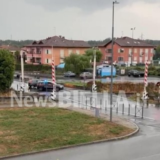 Barriere alzate al passaggio a livello, Carabinieri a Vigliano - Foto Davide Finatti