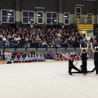 Biella, Rhythmic School festeggia il Natale: un’esibizione spettacolare. Biella, Rhythmic School festeggia il Natale: un’esibizione spettacolare.