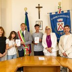 Massazza regala una copia della Costituzione ai diciottenni Massazza regala una copia della Costituzione ai diciottenni