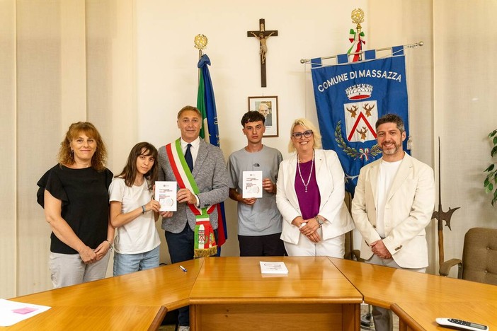 Massazza regala una copia della Costituzione ai diciottenni