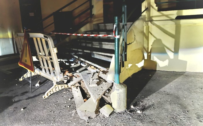 Scontro stradale a Ponderano: distrutta la scala per accedere all’ambulatorio